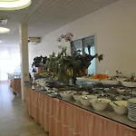 Отель Embassy Чезенатико