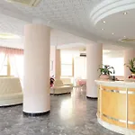 Отель Embassy Чезенатико