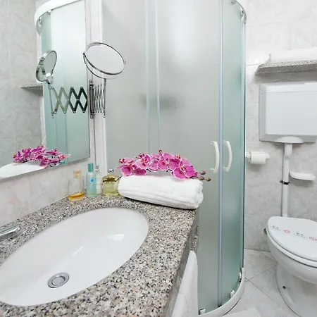 Hotel Embassy 3*