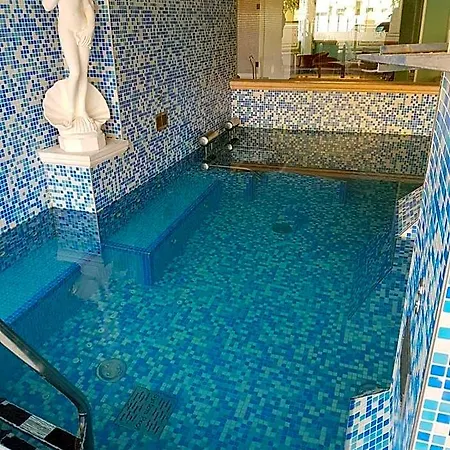 Embassy Hotel 3*